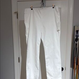 NWT SOFT Surrounding Size LP Pull on White Jeans